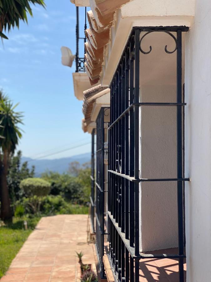 Terraced House In The Mountains With Fantastic View Villa มาลากา ภายนอก รูปภาพ
