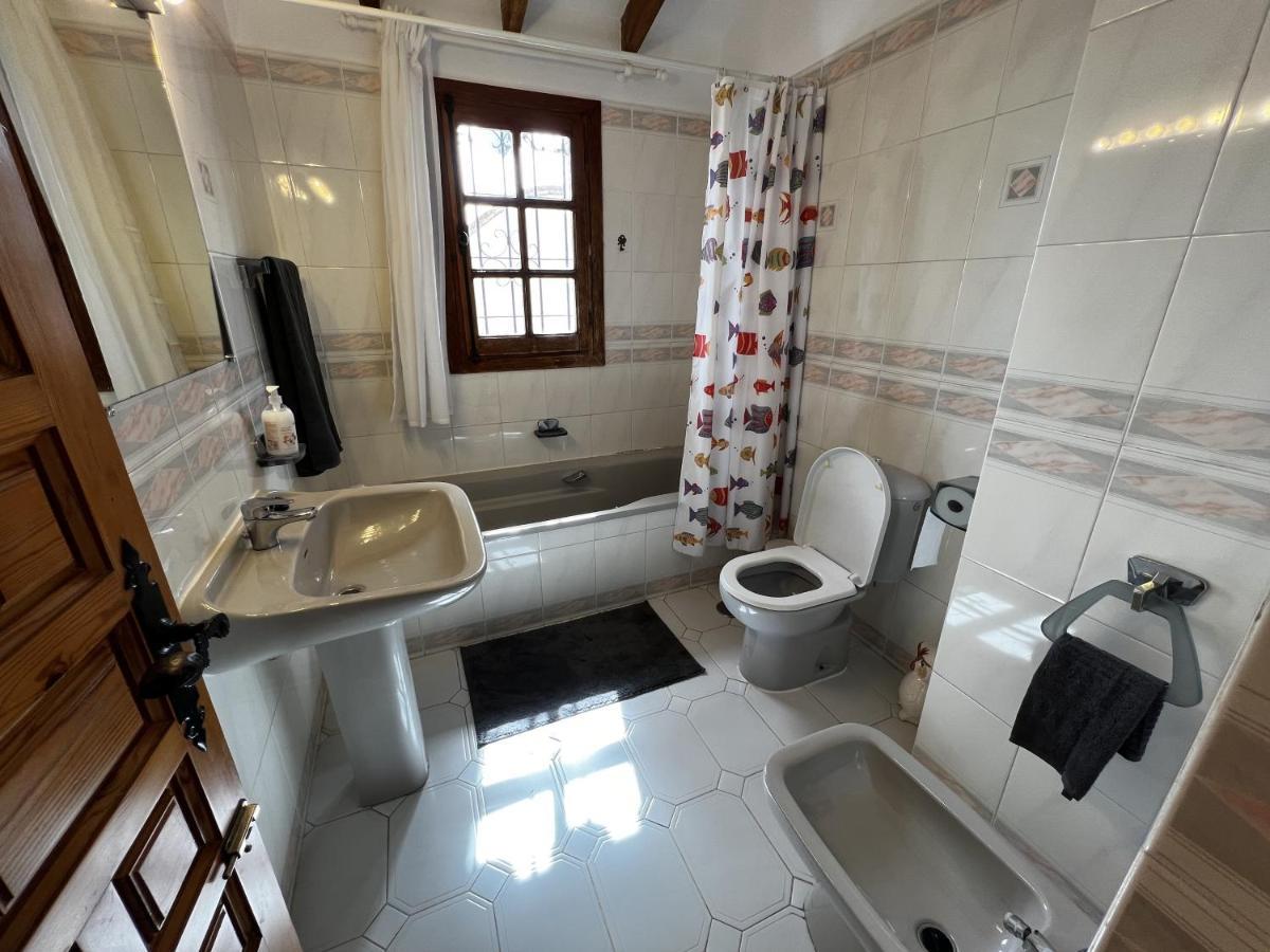 Terraced House In The Mountains With Fantastic View Villa มาลากา ภายนอก รูปภาพ